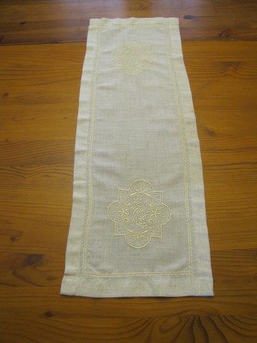 Eames era vtg table runner - 29",