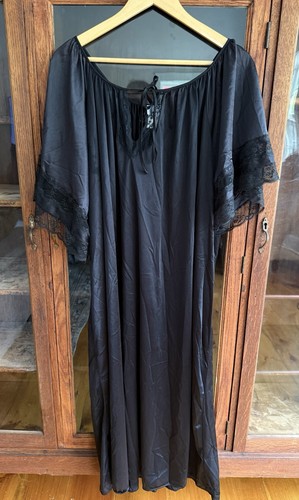 Vtg women black silky - women, short