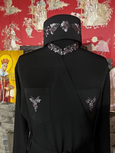Set embroided vestments - a, of