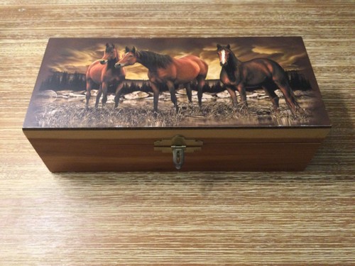 Horse design cedar dresser - , box