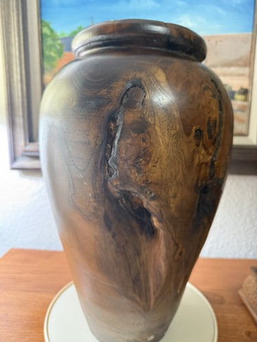 Beautiful burlwood vase - beautiful, 17”