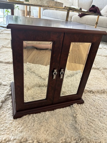 Vintage wooden jewelry box - wooden, /