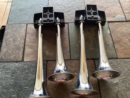 Dual hadley air horns set - 15".,