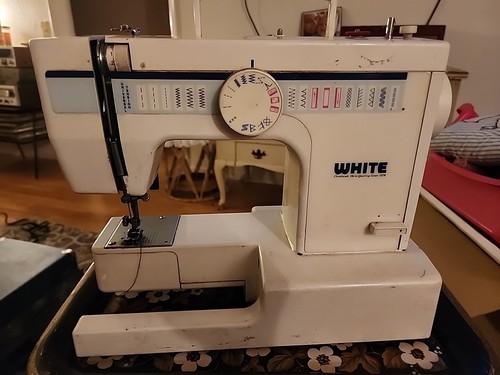 Vintage white 1855 - white, metal
