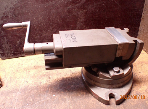 Wilton axis machine - 2, vise