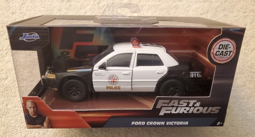 Jada toys ford crown victoria - jada,