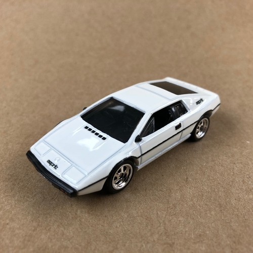 Hot wheels premium 007 spy - wheels, who