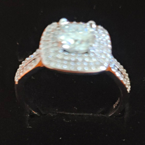 Moissanite round - moissanite,