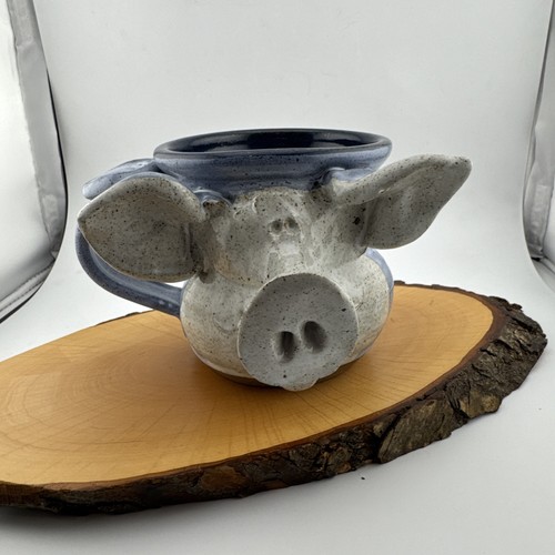 Studio art pottery pig - studio, 3d