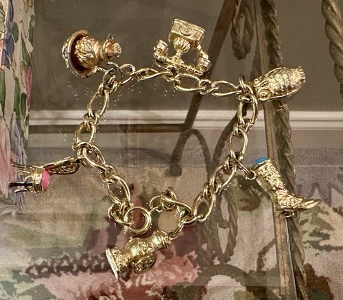 Vintage avon gold - tone, charm