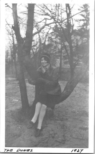 Pretty young flapper - pretty,