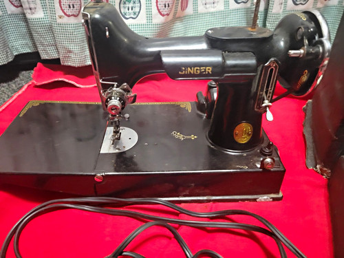 Vintage 1940 singer - vintage,