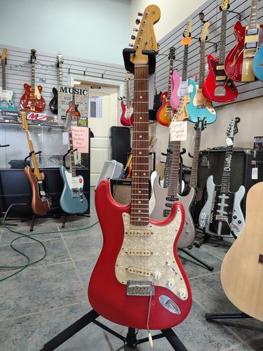 2012 fender stratocaster mim - fender,