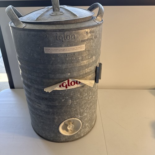 Vintage cooler igloo water - cooler,
