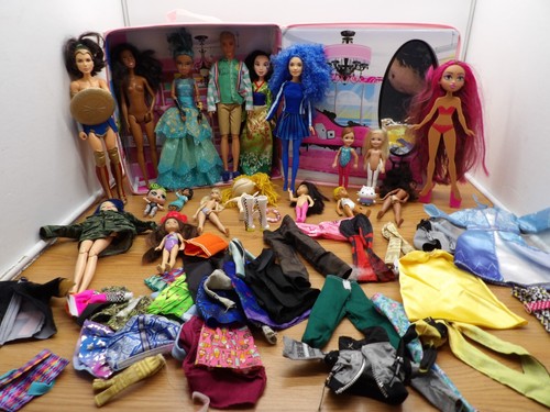 Barbie wardrobe carrying case - wardrobe,