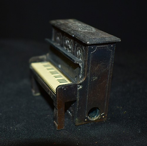 Piano upright metal pencil - piano,