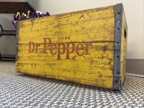 Vintage wooden soda crate - crate, dr