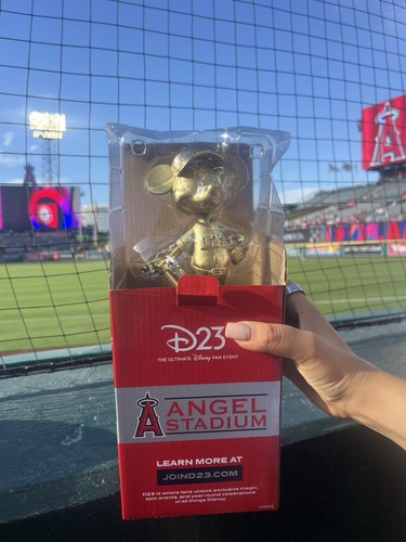 Gold d23 mickey mouse - d23,