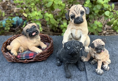 Pug figurines - 4,