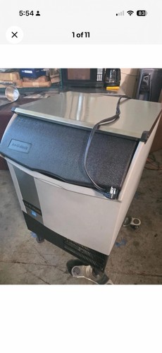 Ice matic 200lb half cube - half,