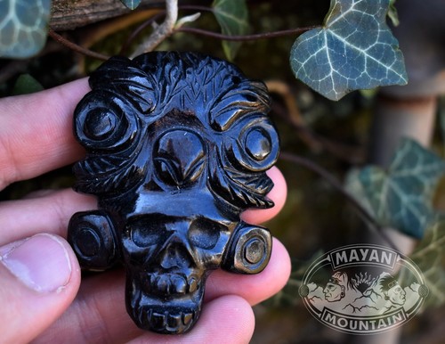 Black skull feathered - skull,