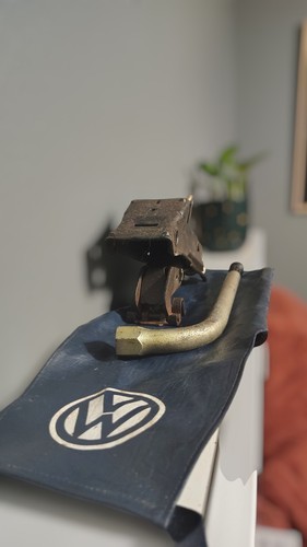 1998 cabrio jack lug - vw,