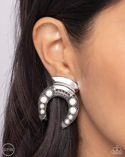 Paparazzi harmonious horseshoe - harmonious,