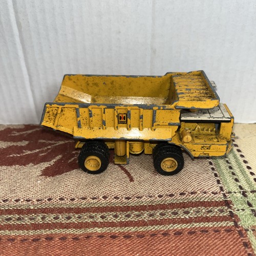 International dump truck - international,