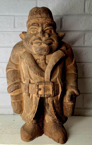 Old gorilla detective in - 16",