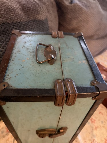 Vintage 50s metal doll trunk - 50s,