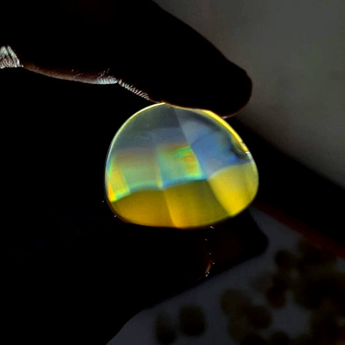 8ct natural extra fine iris - 20.8ct,