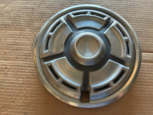 Datsun 210 hubcap - 81,