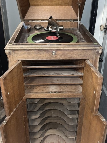 Antique victor victrola - victor, record