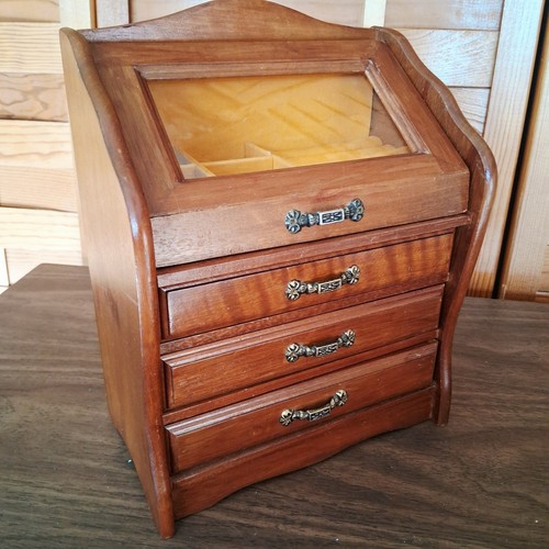 Vintage wooden jewelry box - wooden,