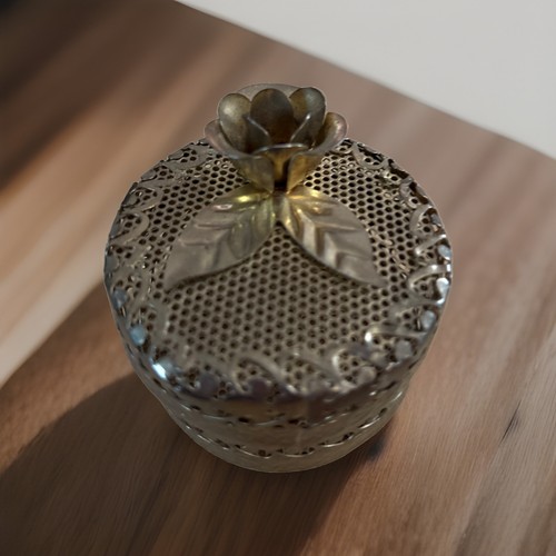 Vtg gold round trinket - round,