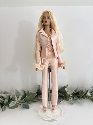 Sydney chase just divine doll - sydney,