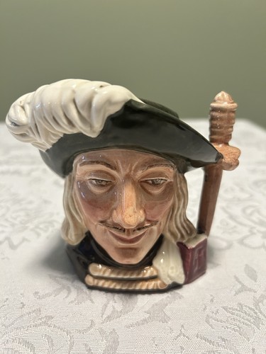 Vintage royal doulton toby - royal, 4"