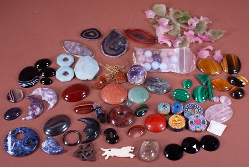 Mixed quartz gemstones - +,