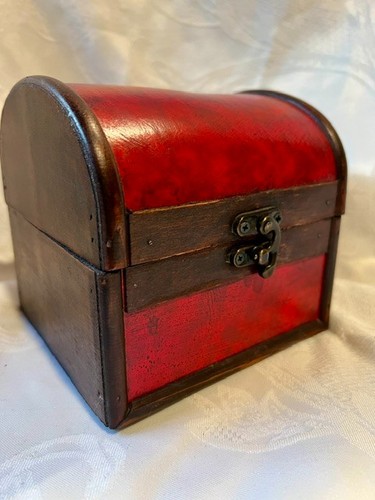 Wooden faux red leather - red,