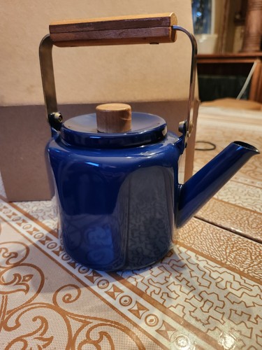 Tea kettle real nice - real, with