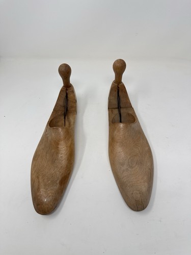 Vintage pair wood - shoe, trees