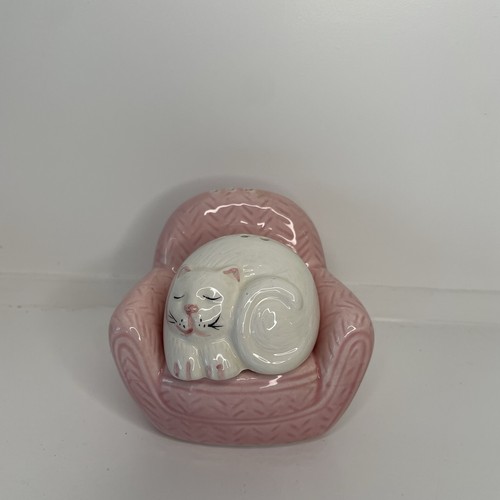 Sleeping white cat pink - white,