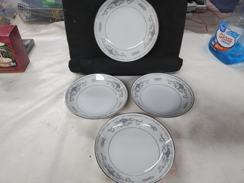 Lot fine porcelain - of,