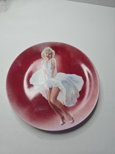 Marilyn monroe plate - marilyn,