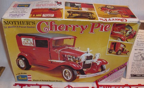Revell mother cherry pie 31 - cherry,