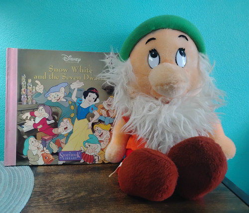Snow white seven dwarfs disney - snow,