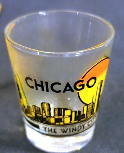 Souvenir shot glass chicago - 2",