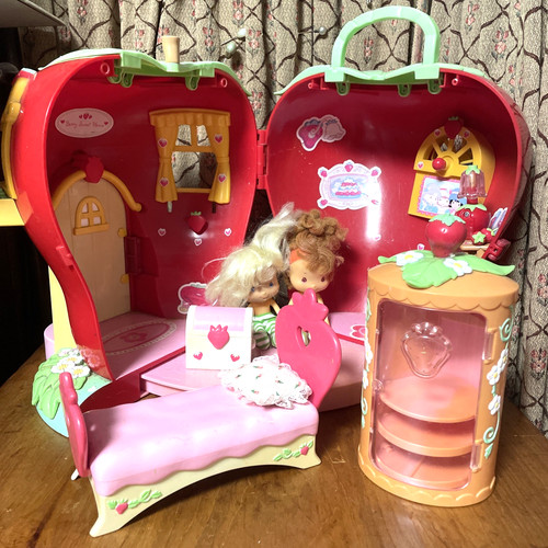 Strawberry shortcake berry - strawberry,