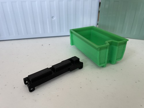 Blemish roll off container - off,