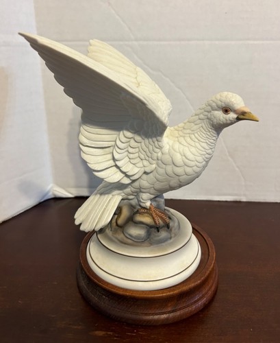 White dove wings porcelain - up,